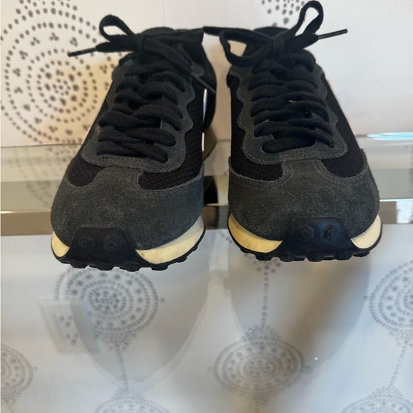 Veja Black and White Women's Sneakers - Picture 2 of 4